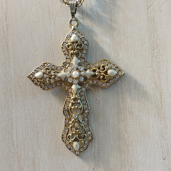 Gothic goldtone cross with openwork and faux pearl & rhinestone - Picture 1 of 4